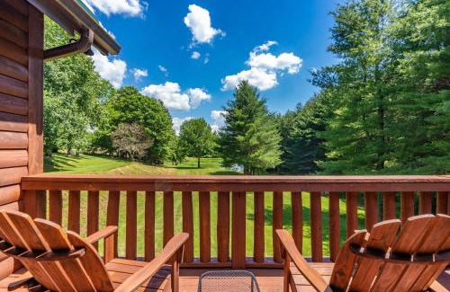 Ennice House | Secluded Getaway- 10 Mins to Blue Ridge Parkway, Sleeps 8, Hot Tub, Fire Pit