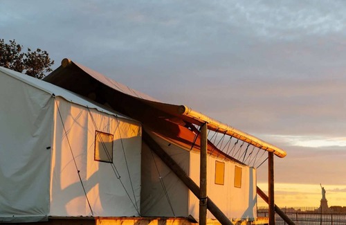 Manhattan Cabin | Secluded Glamping | Open Dining | Harbor Sunsets