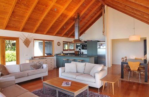 Waiotahi House | Secluded hilltop home with stunning beach views