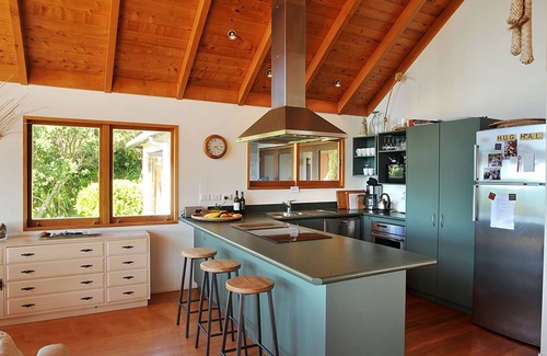 Waiotahi House | Secluded hilltop home with stunning beach views