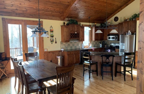 The Galena Territory House | Secluded home nestled in the trees, WIFI