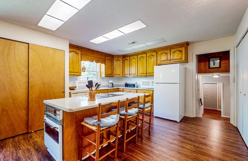 Otto House | Secluded home on 13 acres with jetted tub, screened porch & wildlife sightings