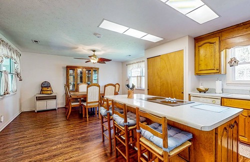 Otto House | Secluded home on 13 acres with jetted tub, screened porch & wildlife sightings