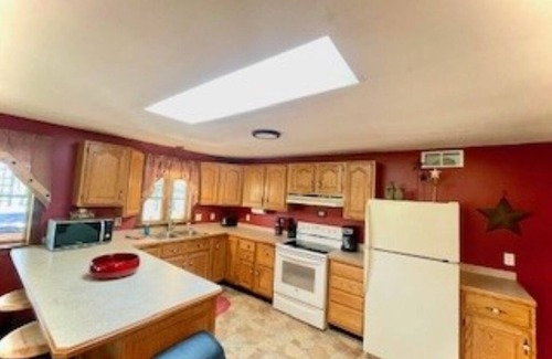 Mineral City Cabin | Secluded house built into the earth. Wildlife, pet friendly, fishing, hot tub, Wi-Fi!