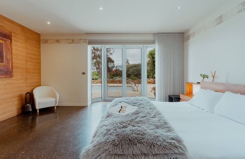 Sedgwick House | Secluded Inland Manor With A Pool
