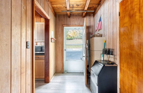 Mount Juliet Apartment | Secluded Lakefront Retreat 30 min to DT Nashville