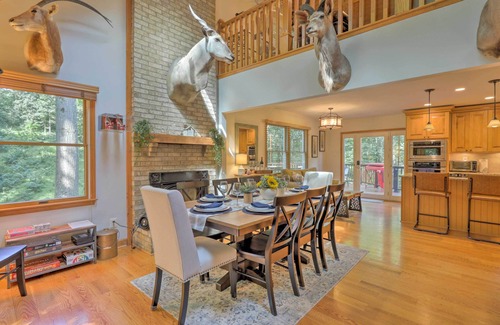 Aldie Cabin | Secluded Leesburg Retreat w/Private Hot Tub!