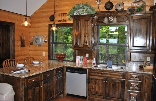 Octavia Cabin | Secluded, luxurious cabin perched above Eagle Fork Creek with sunrise views.