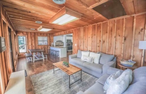 Bethelridge Cabin | Secluded Luxurious Cabin, Sleeps 16, Hot tub Sauna