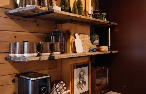 Hamilton Township Cabin | Secluded Luxury Cabin with Hot Tub, 10 mins from Cobourg Beach