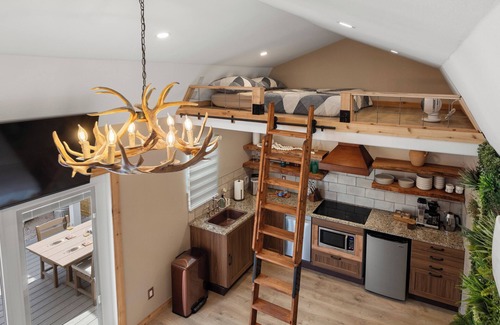 Wimberley Villa | Secluded Luxury Couples cabin Sauna Pool
