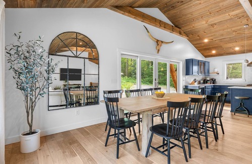 Ellicottville Ski Chalet | ✨ Secluded Luxury w/Hot Tub, Firepit, Bar + Ultimate Privacy & Views
