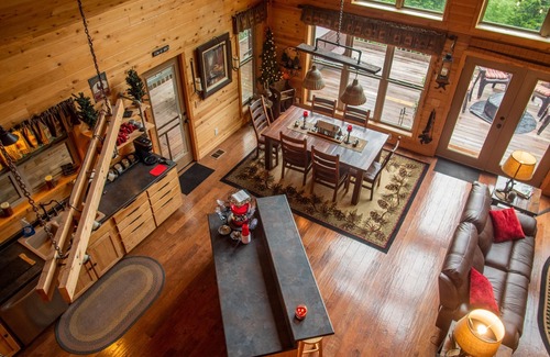 Watertown Cabin | Secluded Mountain Cabin w/hot tub-Nashville TN-Pet and Kid friendly