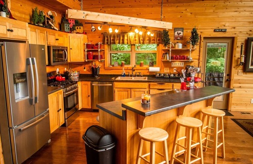 Watertown Cabin | Secluded Mountain Cabin w/hot tub-Nashville TN-Pet and Kid friendly