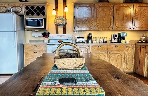 Smithville Cabin | Secluded mountain top cabin with amazing views and hot tub!