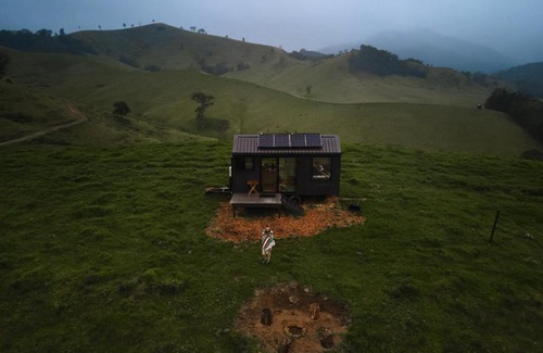 Gloucester Tops House | Secluded Off-Grid Cabin - Pet Friendly - Roscoe