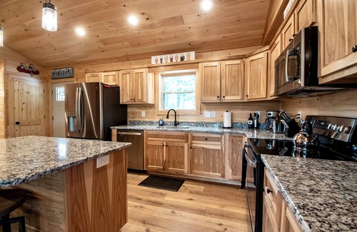 Murphy Cabin | Secluded, Peaceful Mountain Cabin-Great Views, Hot Tub, Fire Pit, Pet Friendly