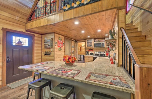 Hot Springs Cabin | Secluded & Peaceful: 'Tree Top Cabin' w/Loft