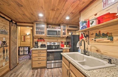 Hot Springs Cabin | Secluded & Peaceful: 'Tree Top Cabin' w/Loft