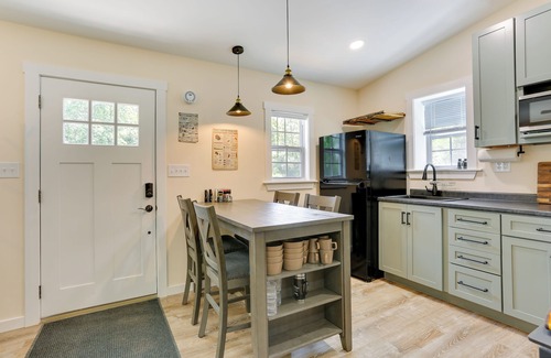 East Stroudsburg Cabin | Secluded Poconos Cabin: 75 Acres & Fire Pit!