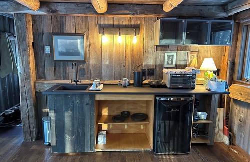 New London Cabin | Secluded Quiet Cabin with Sauna