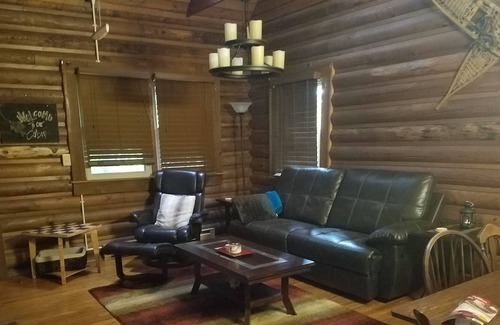 Lynchburg Cabin | Secluded Quiet 3 Bedroom 2.5 Bath Cabin Mins to Lynchburg / Amherst