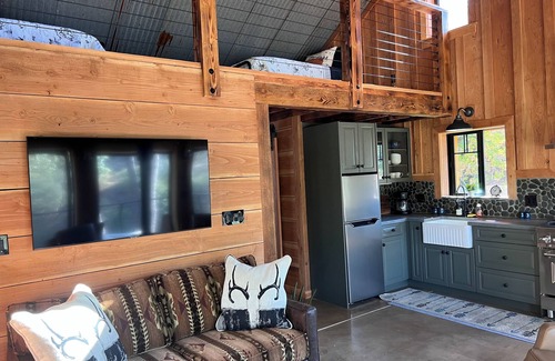Covelo Cabin | Secluded River Retreat