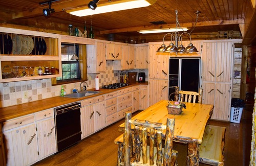 Moodys Cabin | Secluded Rustic Cabin w/Wifi on 160 Acres near Illinois River & Lake Tenkiller
