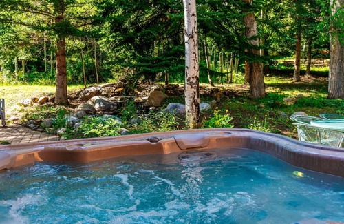 Avon House | Secluded Single Family Home In BC, Views, Hot Tub