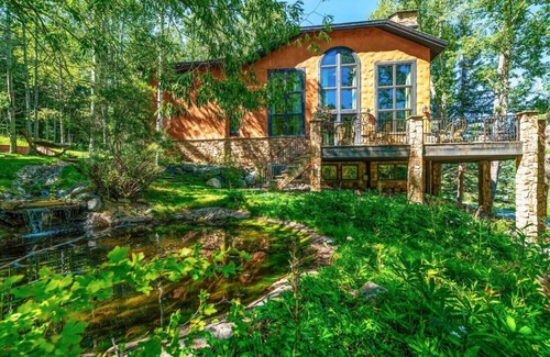 Avon House | Secluded Single Family Home In BC, Views, Hot Tub