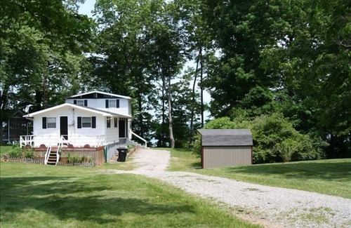 Scottsville House | Secluded spot with high speed internet! Enjoy the beauty of Barren River Lake!