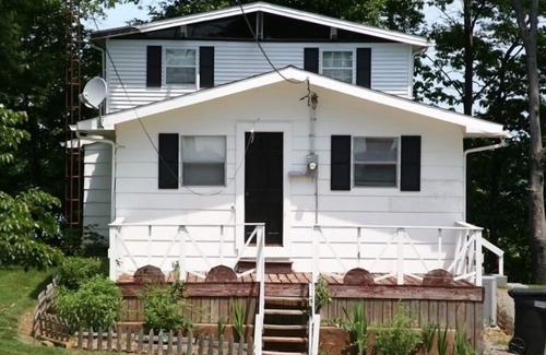 Scottsville House | Secluded spot with high speed internet! Enjoy the beauty of Barren River Lake!