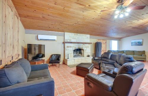 Medina House | Secluded Texas Hill Country Vacation Rental - Deck