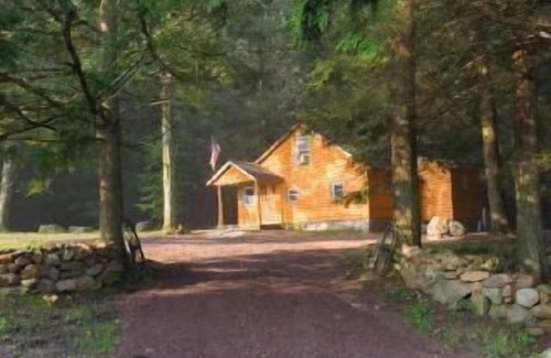 Kunkletown Cabin | Secluded vacation Cabin with Hot tub and a real fireplace