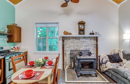 Newnata Cabin | Secluded Vacation Rental Bordering Creek!