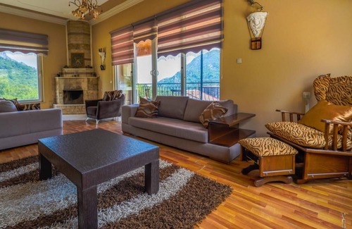Manavgat Villa | Secluded Villa with on Mountainside in Antalya