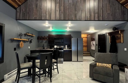 Le Roy Cabin | Secluded Woodland Escape