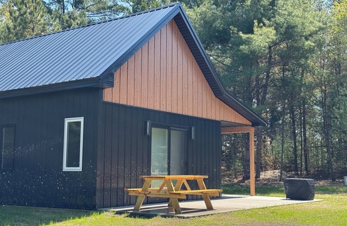 Le Roy Cabin | Secluded Woodland Escape