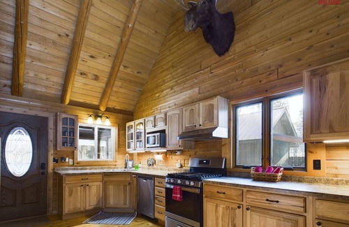 Munising Cabin | Secluded Yet Close to Munising-Moose Tracks
