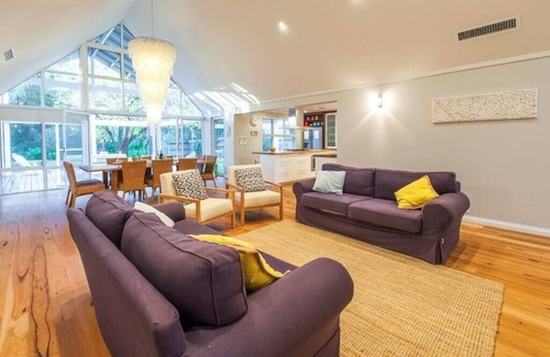 Broadwater House | Seclusion on the Bay