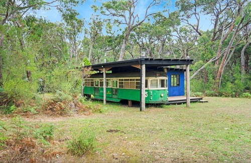 Balnarring House | Seclusion, Tram, Native Bush, Wineries, Beaches, Melbourne Icon, Village nearby