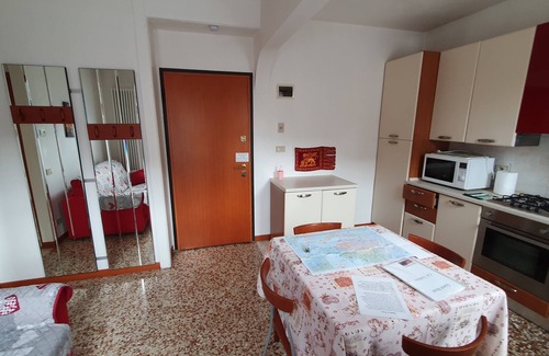 Cannaregio Apartment | Second floor apartment with balcony and canal view IT027042C23ZLO5K7X