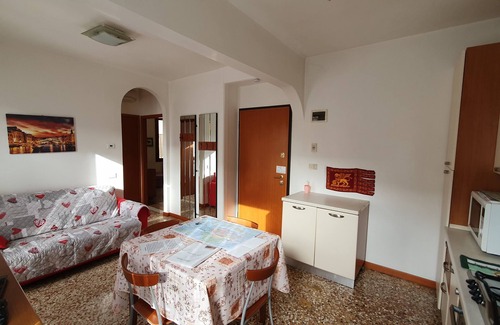 Cannaregio Apartment | Second floor apartment with balcony and canal view IT027042C23ZLO5K7X