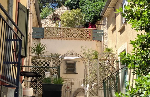 Peyriac-de-Mer Cottage | Secret Cottage, Roof garden & Patio. Village centre Nr Sea. Parking bikes & car.