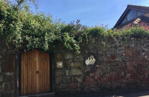 Alphington House | Secret Garden Cottage