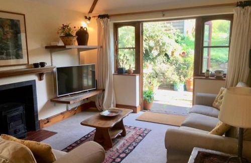 Alphington House | Secret Garden Cottage
