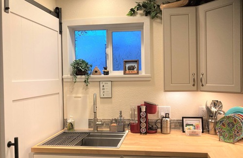 Sequim Apartment | Secret Garden Cottage ⋇Hot Tub⋇