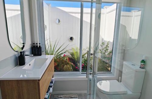 Tauranga Apartment | Secret Garden Guest Suite