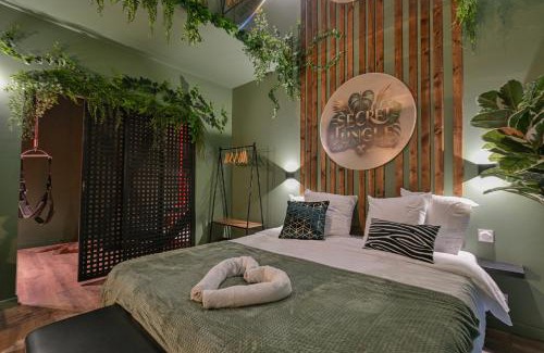 Royat Apartment | Secret Jungle - Love Room by PRIM0 C0NCIERGERIE