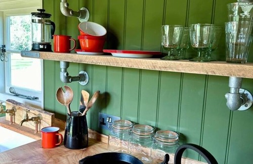 Woodbridge Cabin | Secret Paddock, Secluded Hut